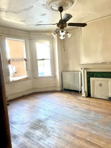 218 Maple St, Union City, NJ 07086-5783