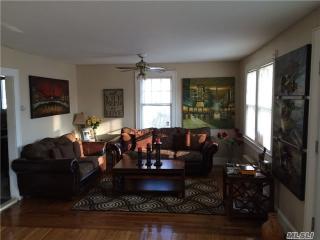 12 Wellington Pl, Amityville NY  11701-3031 exterior