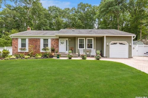 12 Kastal Dr, Panamoka, NY 11961-1932