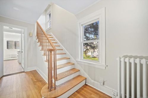 2 Tennyson St, Hartsdale NY  10530-1319 exterior