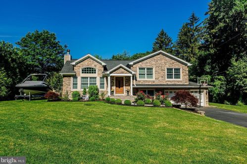 10 Edgemere Dr, Yardley, PA 19067-2742