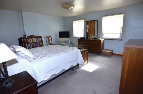 226 Marigold St, Whitaker PA  15120-2233 exterior