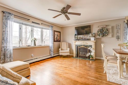 210 Scudder Ave, Copiague, NY 11726-3439