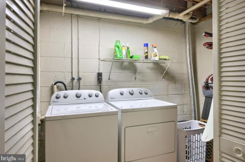 3 Fairfax Vlg, Harrisburg PA  17112-9557 exterior