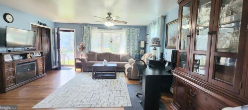 123 Maple Ave, Willow Grove PA  19090-2902 exterior