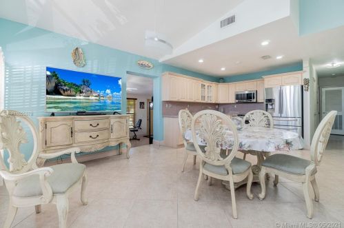 301 41st St, Hialeah, FL 33013-2239