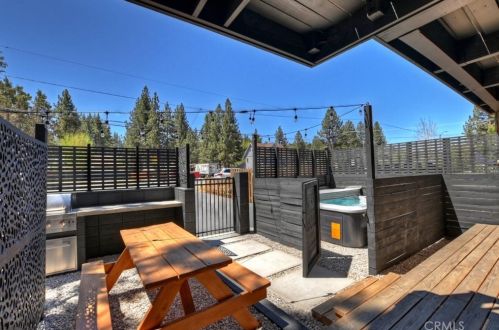 1125 Big Bear Blvd, Big Bear City CA  92314-9277 exterior