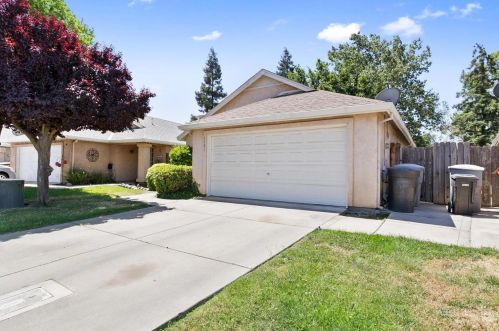 5501 Greenoaks Dr, Riverbank, CA 95367-3842