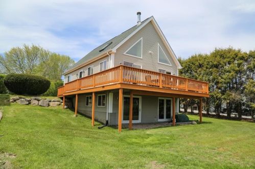 853 Boston Neck Rd, South Kingstown RI  02882-2904 exterior