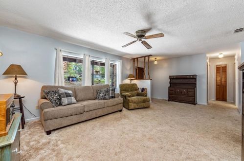 569 Gainsboro St, Deltona, FL 32725-3275