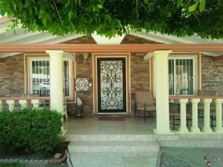 815 Heber Ave, Calexico, CA 92231-2409