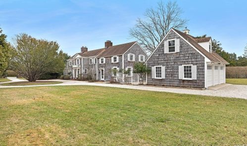 16 Sheppard St, West Hampton Beach, NY 11978-2414