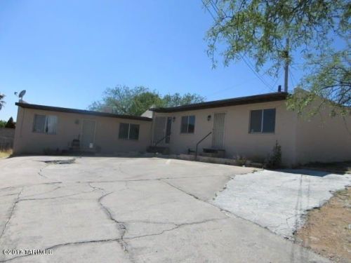 756 Stevenson St, Nogales, AZ 85621-1871
