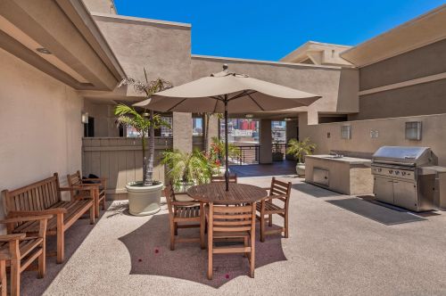 330 J St, San Diego CA  92101-6789 exterior