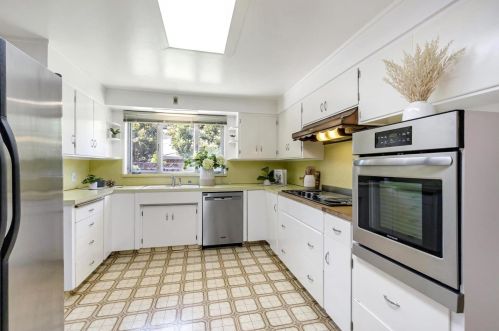 1438 Miramonte Ave, Los Altos CA 94024-5640 exterior