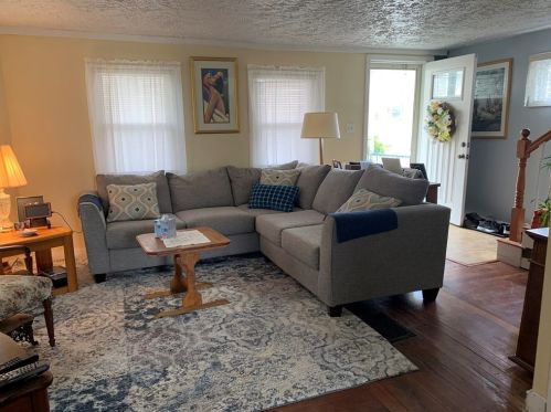 94 Rounds St, New Bedford, MA 02740-2568