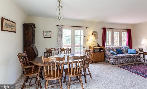 18 Townsend Ct, Lancaster PA  17603-6797 exterior