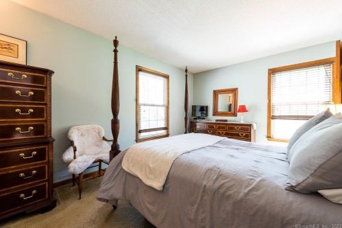 13 Dennison Rd, Essex CT  06426-1352 exterior