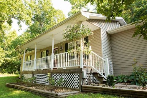 9750 Featherstone Rd, Stewart, OH 45778-9611