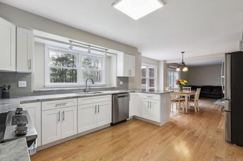 44 Colonial Ridge Dr, Gaylordsville, CT 06755-1003