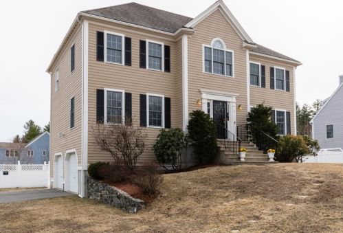 4 August Ln, Shirley, MA 01464-2633