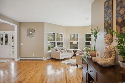 8 Raffaella Dr, Eastport NY  11941-1446 exterior