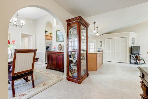 909 Fulton Way, Sebastian FL  32958-5123 exterior