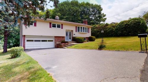 161 Split Rock Dr, Waterbury, CT 06706-2442