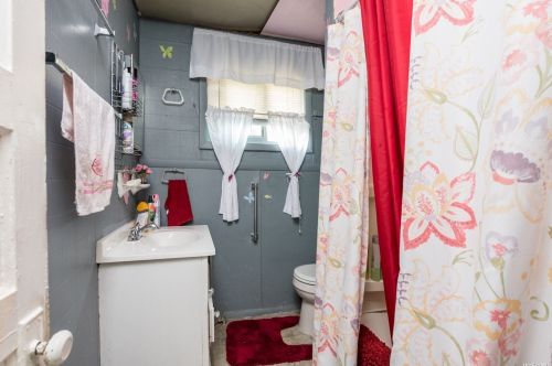 95 Ferndale Blvd, Islip Manor NY  11751-2821 exterior