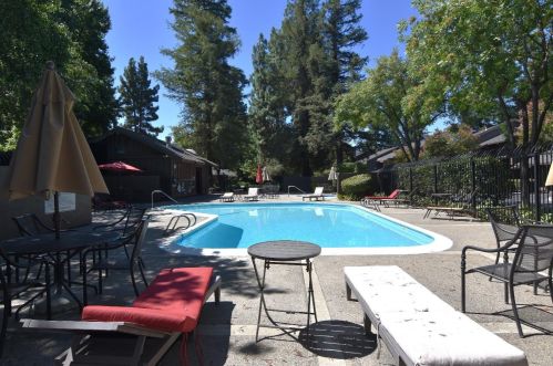 1817 Edgebrook Dr, Modesto CA  95354-1652 exterior