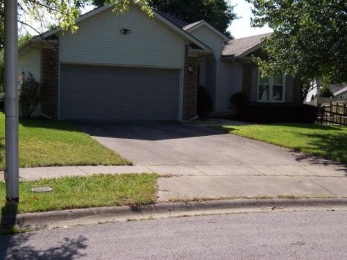 2212 Belmont Dr, Lexington, KY 40516-9672