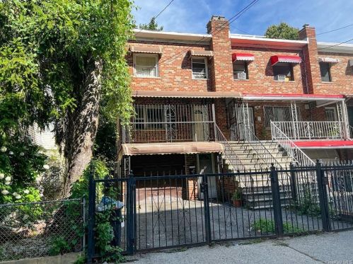 3928 Carpenter Ave, Bronx, NY 10466-3705