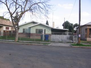 612 Poplar Ave, Fresno, CA 93728-3542