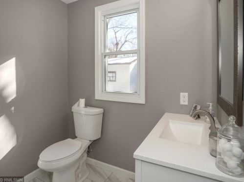 896 6 St, Saint Paul MN 55106-4503 exterior