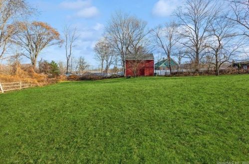 108 Great Oak Rd, Northford, CT 06472-1329
