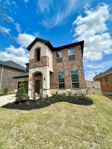 611 Round Lake Dr, Richmond, TX 77469