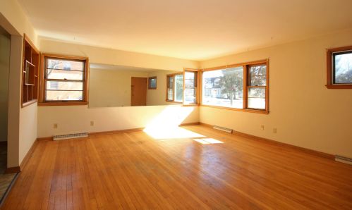 7200 Lakefield Dr, Milwaukee, WI 53219-4050