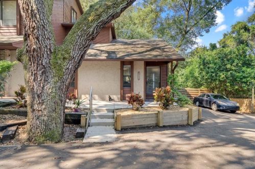 1037 Love Ln, Apopka, FL 32703-4579