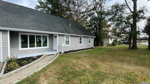 1209 Saxon Ave, Bayshore, NY 11706-5843