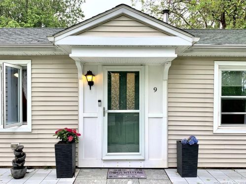 9 Alpha St, Milford, CT 06460-3658