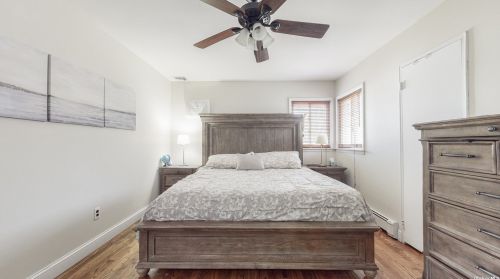 947 Montauk Ave, Islip Terrace NY  11752-1206 exterior