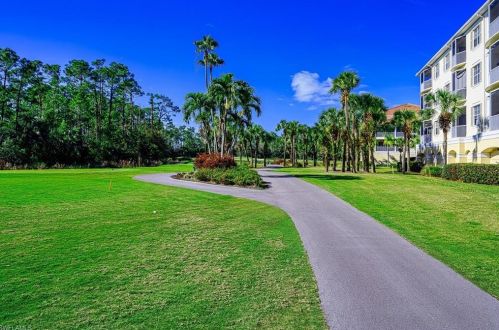 4874 Hampshire Ct, Naples FL  34112-8410 exterior
