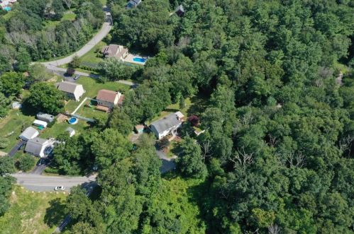 34 Tower Hill Rd, Cumberland RI  02864-1524 exterior