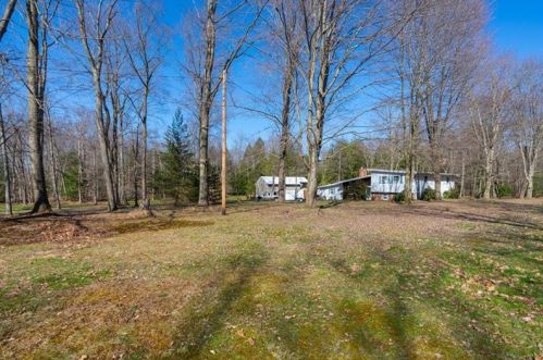 486 Diamond Rd, Grove City, PA 16127-4834