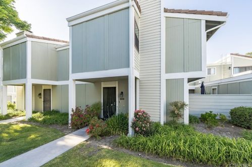 27130 Hidaway Ave, Santa Clarita, CA 91351-4128