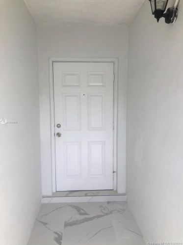 7443 Twin Sabal Dr, Hialeah, FL 33014-2561