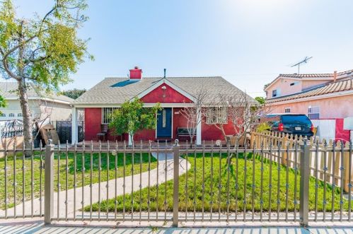 2712 219th Pl, Long Beach, CA 90810-1721