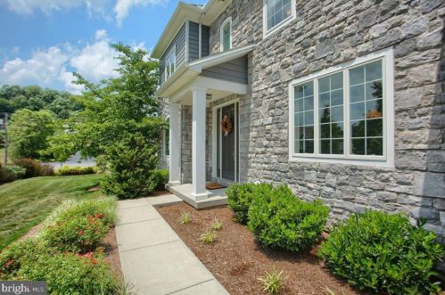 504 Sophia Cir, Hummelstown PA  17036-7089 exterior