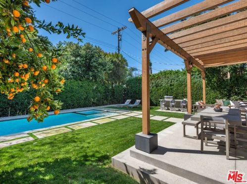 12226 Huston St, North Hollywood CA  91607-3617 exterior