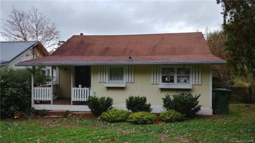 108 Arnold Rd, Asheville, NC 28805-2101